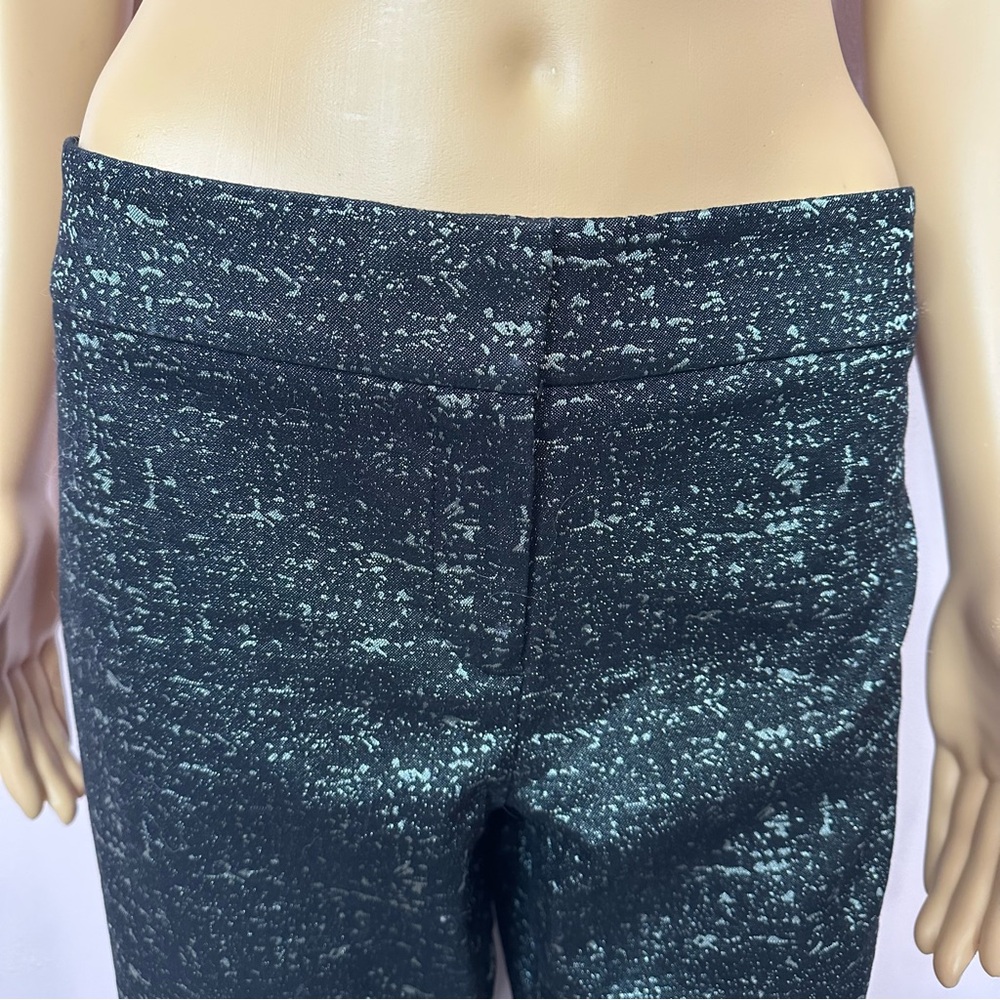 Chic Cropped Pants - Picture 2 of 3